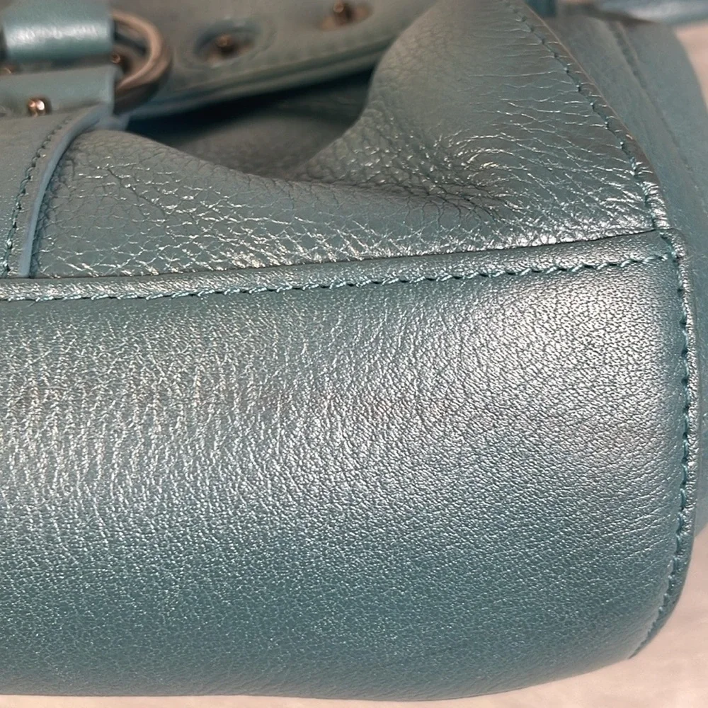 Prague Pearlized East west Pebble leather Handbag. - Picture 9 of 9